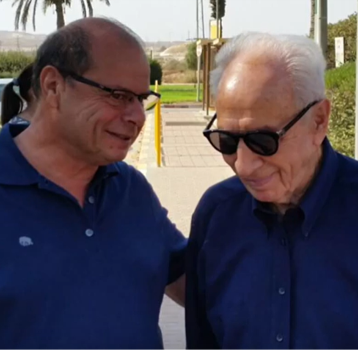Yossi De-Levie with former Israeli President Shimon Peres